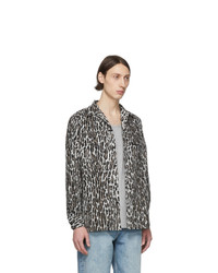 graues Flanell Langarmhemd mit Leopardenmuster von Wacko Maria