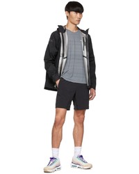 graues horizontal gestreiftes T-Shirt mit einem Rundhalsausschnitt von Nike