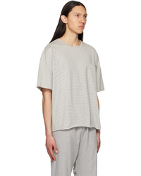 graues horizontal gestreiftes T-Shirt mit einem Rundhalsausschnitt von We11done