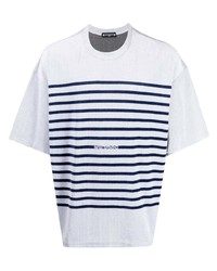 graues horizontal gestreiftes T-Shirt mit einem Rundhalsausschnitt von Mastermind World