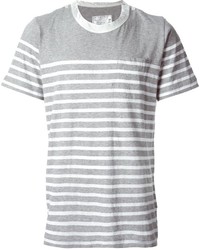 graues horizontal gestreiftes T-Shirt mit einem Rundhalsausschnitt von Sacai