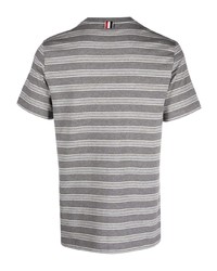 graues horizontal gestreiftes T-Shirt mit einem Rundhalsausschnitt von Thom Browne