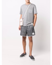 graues horizontal gestreiftes T-Shirt mit einem Rundhalsausschnitt von Thom Browne