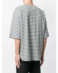 graues horizontal gestreiftes T-Shirt mit einem Rundhalsausschnitt von Eleventy