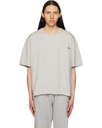 graues horizontal gestreiftes T-Shirt mit einem Rundhalsausschnitt von We11done