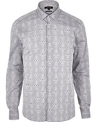 graues Langarmhemd mit geometrischem Muster