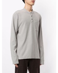 graues Langarmshirt mit einer Knopfleiste von James Perse