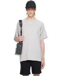 graues Strick T-Shirt mit einem Rundhalsausschnitt von Heliot Emil