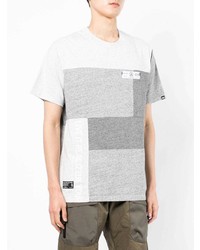 graues T-Shirt mit einem Rundhalsausschnitt mit Flicken von Izzue
