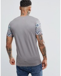 graues T-Shirt mit einem Rundhalsausschnitt mit geometrischem Muster von Asos