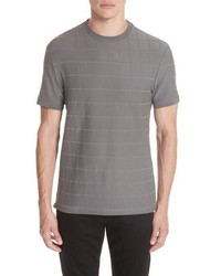 graues T-Shirt mit einem Rundhalsausschnitt mit Karomuster