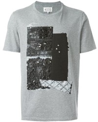 graues T-Shirt mit einem Rundhalsausschnitt mit Reliefmuster