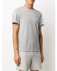 graues T-Shirt mit einem Rundhalsausschnitt von Thom Browne