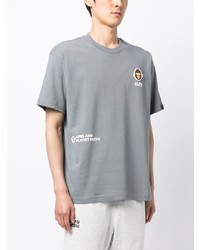 graues T-Shirt mit einem Rundhalsausschnitt von AAPE BY A BATHING APE