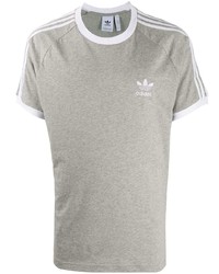 graues T-Shirt mit einem Rundhalsausschnitt von adidas