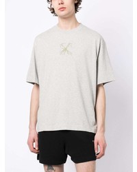 graues T-Shirt mit einem Rundhalsausschnitt von Off-White