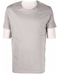 graues T-Shirt mit einem Rundhalsausschnitt von Attachment