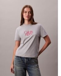 graues T-Shirt mit einem Rundhalsausschnitt von Calvin Klein Jeans