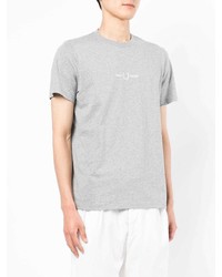 graues T-Shirt mit einem Rundhalsausschnitt von Fred Perry