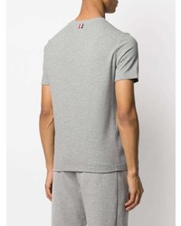 graues T-Shirt mit einem Rundhalsausschnitt von Thom Browne