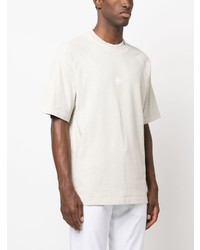 graues T-Shirt mit einem Rundhalsausschnitt von Stone Island