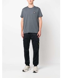 graues T-Shirt mit einem Rundhalsausschnitt von Stone Island