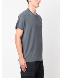 graues T-Shirt mit einem Rundhalsausschnitt von Stone Island