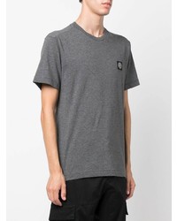 graues T-Shirt mit einem Rundhalsausschnitt von Stone Island