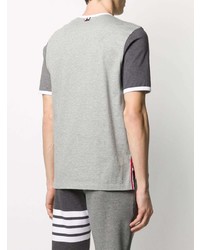 graues T-Shirt mit einem Rundhalsausschnitt von Thom Browne