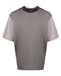 graues T-Shirt mit einem Rundhalsausschnitt von Coohem