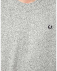 graues T-Shirt mit einem Rundhalsausschnitt von Fred Perry