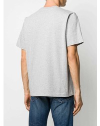graues T-Shirt mit einem Rundhalsausschnitt von Stussy