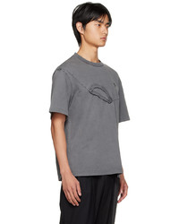graues T-Shirt mit einem Rundhalsausschnitt von Feng Chen Wang