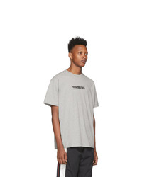 graues T-Shirt mit einem Rundhalsausschnitt von Vetements