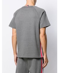 graues T-Shirt mit einem Rundhalsausschnitt von Thom Browne