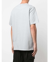 graues T-Shirt mit einem Rundhalsausschnitt von Stone Island