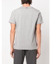 graues T-Shirt mit einem Rundhalsausschnitt von Thom Browne