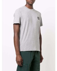 graues T-Shirt mit einem Rundhalsausschnitt von Stone Island