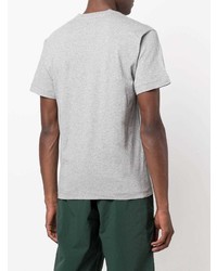 graues T-Shirt mit einem Rundhalsausschnitt von Stone Island