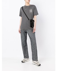 graues T-Shirt mit einem Rundhalsausschnitt von Armani Exchange