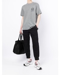 graues T-Shirt mit einem Rundhalsausschnitt von Armani Exchange