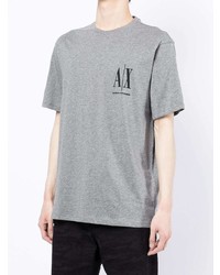 graues T-Shirt mit einem Rundhalsausschnitt von Armani Exchange