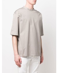 graues T-Shirt mit einem Rundhalsausschnitt von Hevo