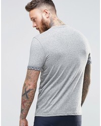 graues T-Shirt mit einem Rundhalsausschnitt von Ted Baker