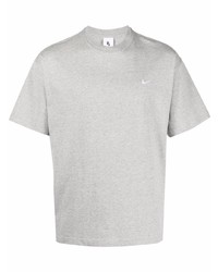 graues T-Shirt mit einem Rundhalsausschnitt von Nike