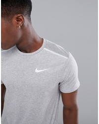 graues T-Shirt mit einem Rundhalsausschnitt von Nike Running