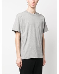 graues T-Shirt mit einem Rundhalsausschnitt von Sacai