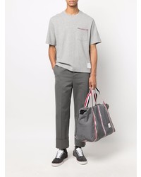 graues T-Shirt mit einem Rundhalsausschnitt von Thom Browne