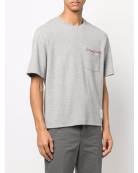 graues T-Shirt mit einem Rundhalsausschnitt von Thom Browne