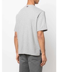 graues T-Shirt mit einem Rundhalsausschnitt von Thom Browne